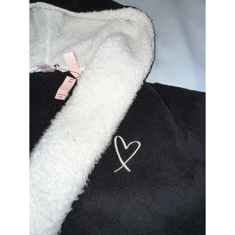 Victoria's Secret Hooded Plush Robe Black White Sherpa‎ Fleece Heart XS/S NWT